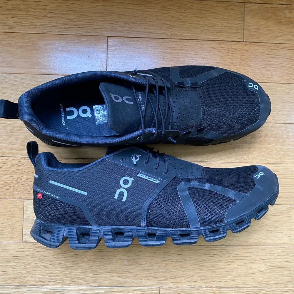 OnCloud Waterproof Running Shoes